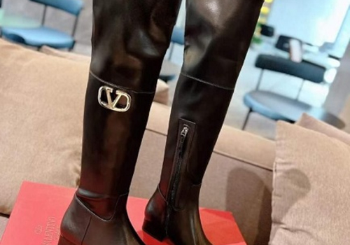 Кожаные черные ботфорты Valentino