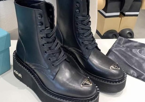 Черные кожаные женские ботинки Prada