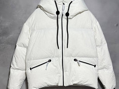 Белая короткая женская куртка Prada