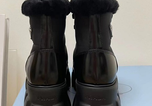 Кожаные женские ботинки с мехом Prada черные