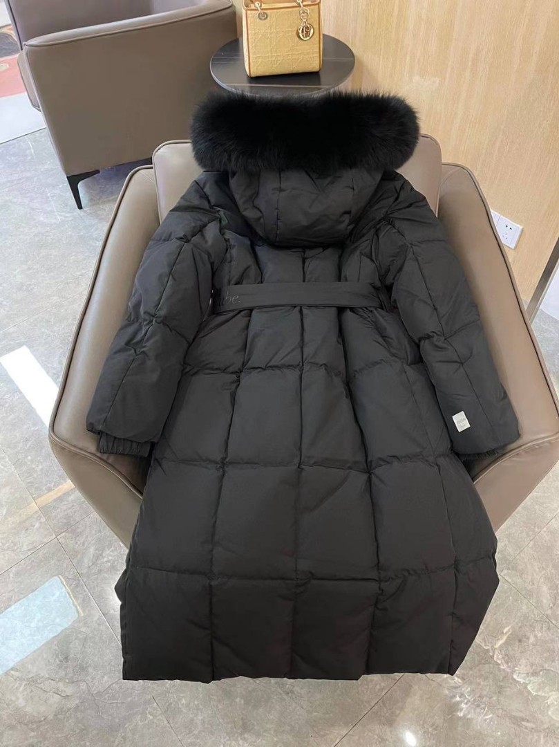 Женское черное пуховое пальто Max Mara с мехом