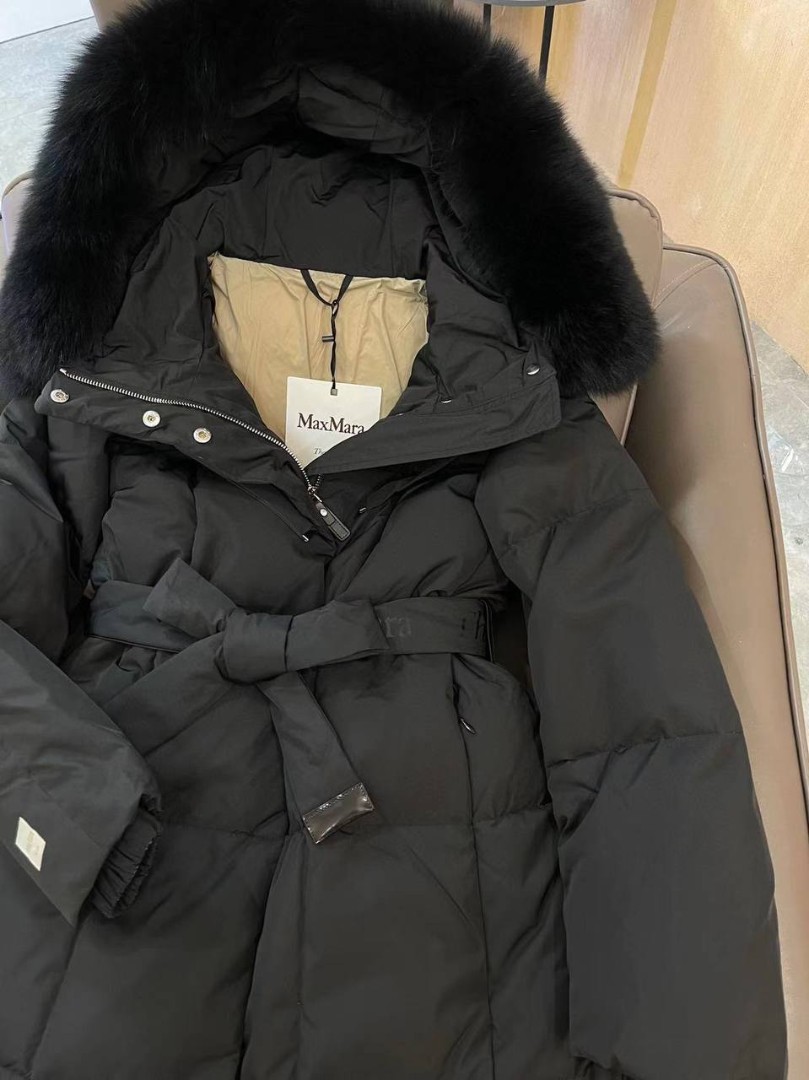 Женское черное пуховое пальто Max Mara с мехом