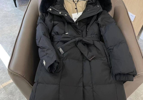 Женское черное пуховое пальто Max Mara с мехом