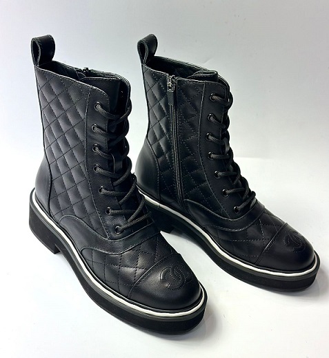 Женские кожаные стеганые ботинки Chanel черные