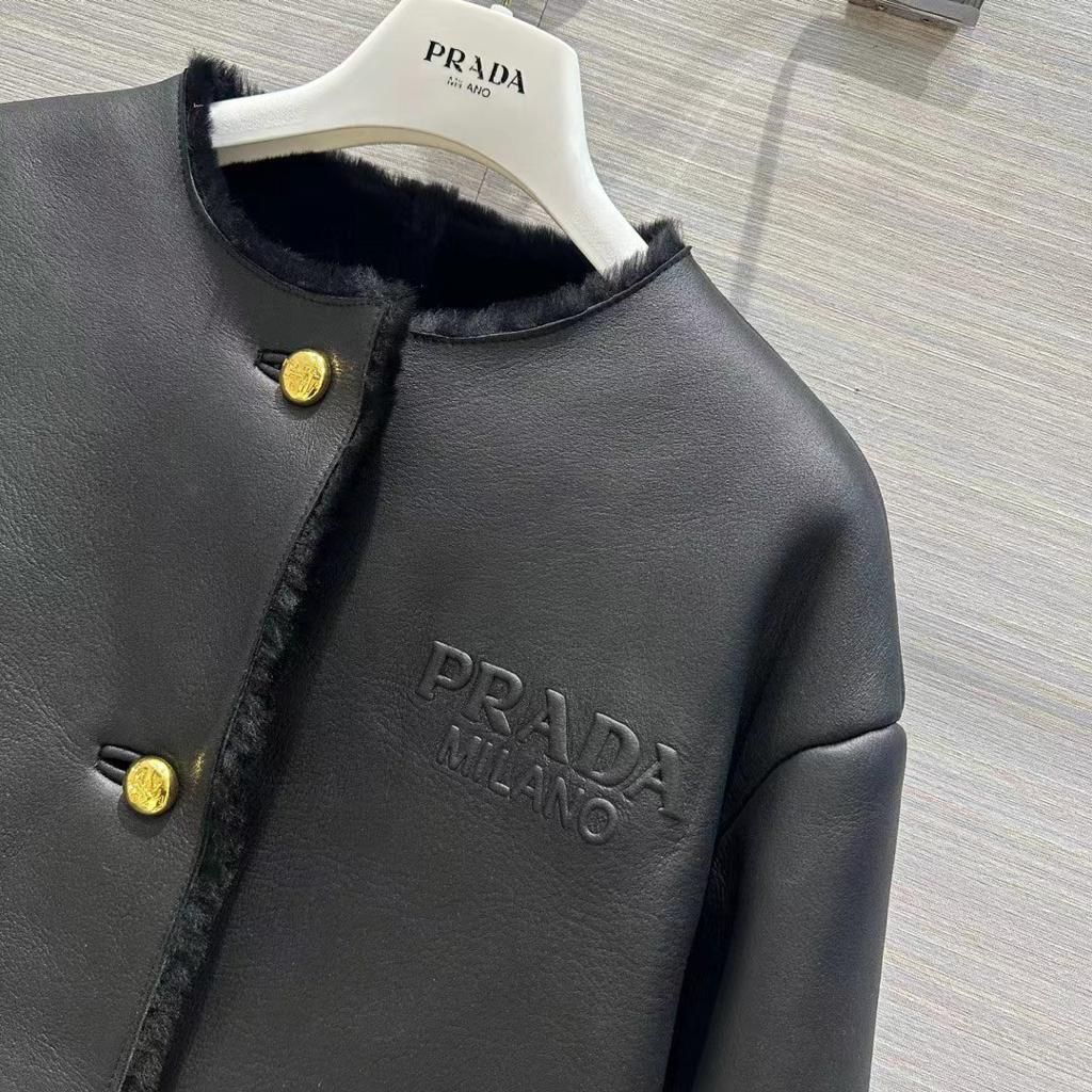 Женская черная кожаная дубленка Prada