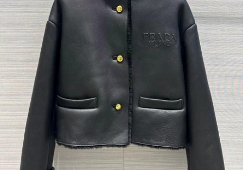 Женская черная кожаная дубленка Prada