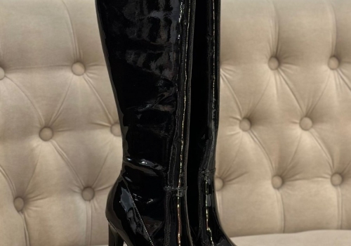Женские кожаные сапоги Saint Lauren на высоком каблуке