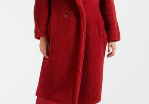 Женское красное пальто из меха Max Mara