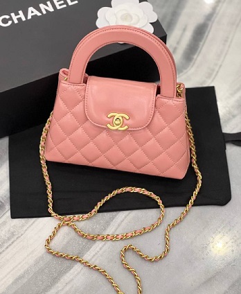 Розовая кожаная сумочка на цепочке Chanel