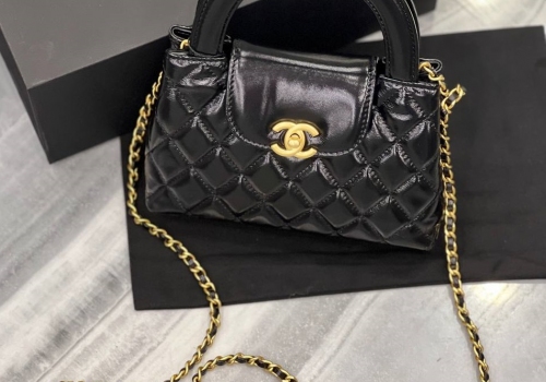 Черная кожаная сумочка на цепочке Chanel