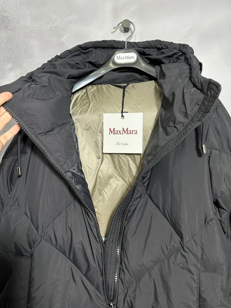 Женский черный пуховик с капюшоном Max Mara