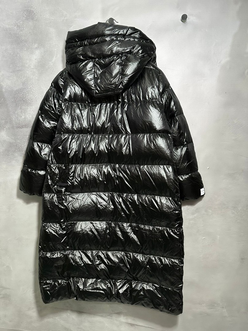 Женское черное пуховое пальто Max Mara глянец
