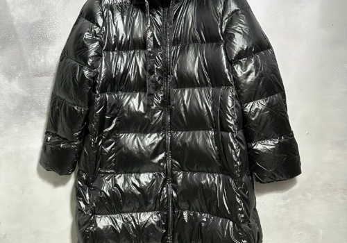 Женское черное пуховое пальто Max Mara глянец
