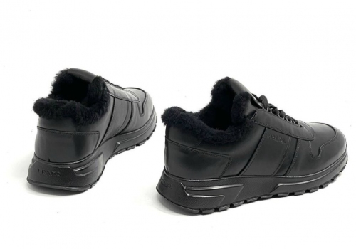 Черные кожаные кроссовки с мехом Prada