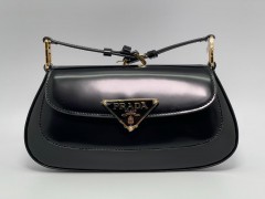 Женская кожаная черная сумочка Prada