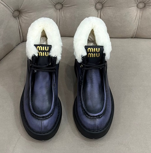 Женские кожаные синие ботинки с мехом Miu Miu