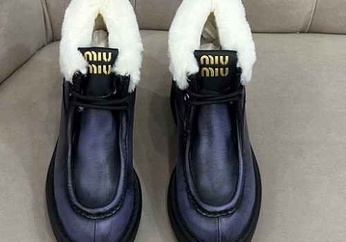 Женские кожаные синие ботинки с мехом Miu Miu