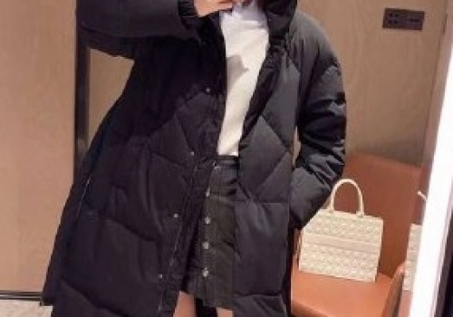 Женское черное пуховое пальто с капюшоном Max Mara