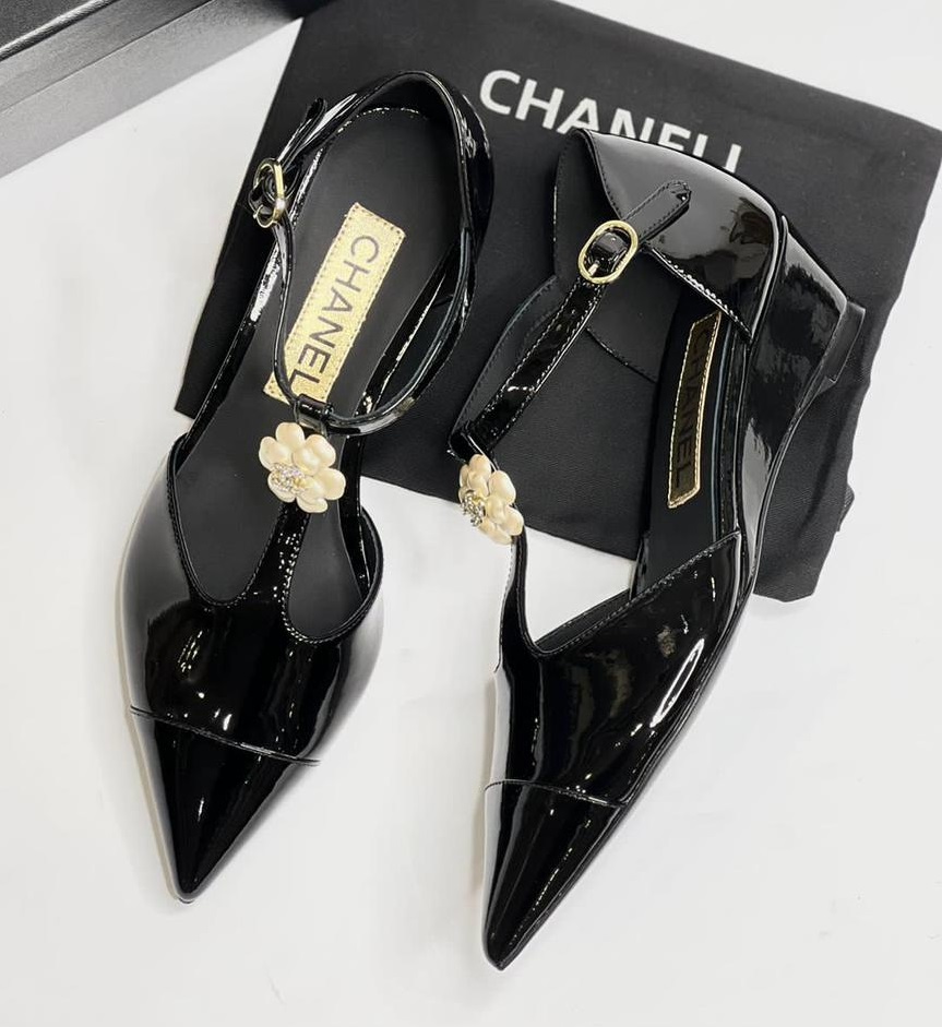 Черные лаковые кожаные туфли Chanel