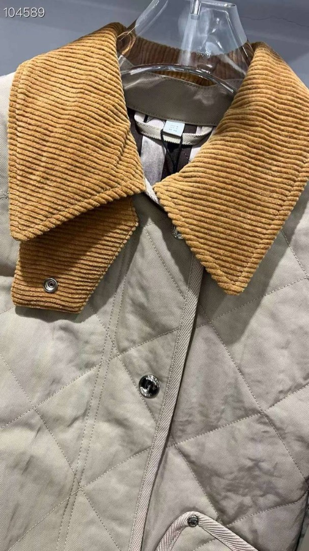 Женская короткая бежевая куртка Burberry