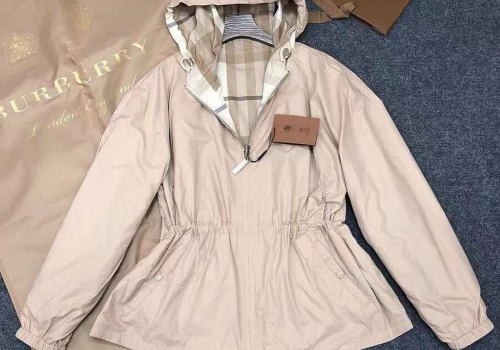 Женская двусторонняя куртка с капюшоном Burberry бежевая