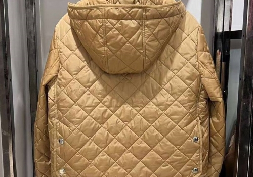 Женская бежевая короткая куртка Burberry