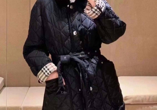 Женская черная куртка с поясом Burberry