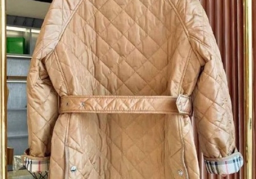 Женская бежевая куртка с поясом Burberry