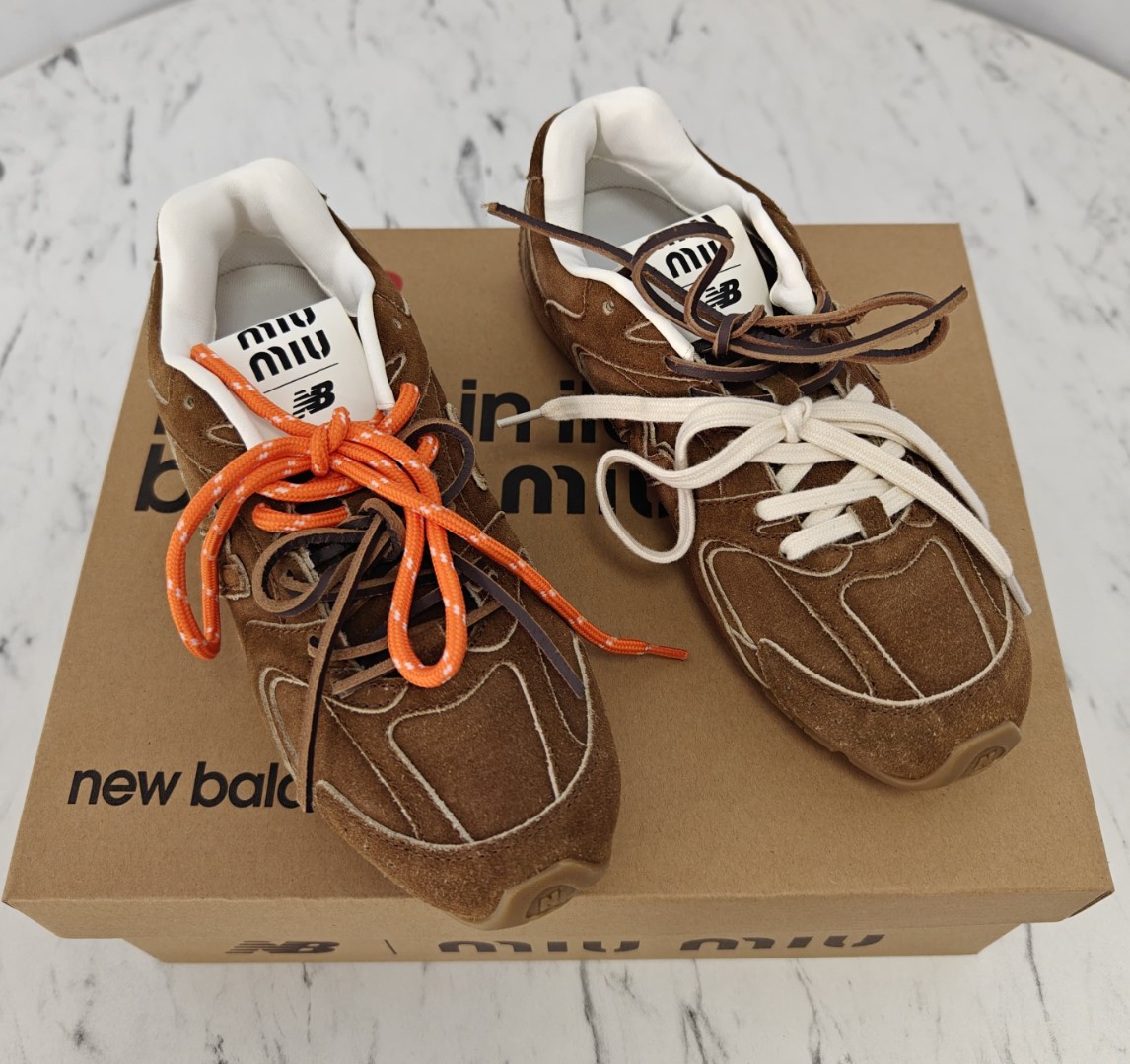 Женские замшевые коричневые кроссовки New Balance Miu Miu