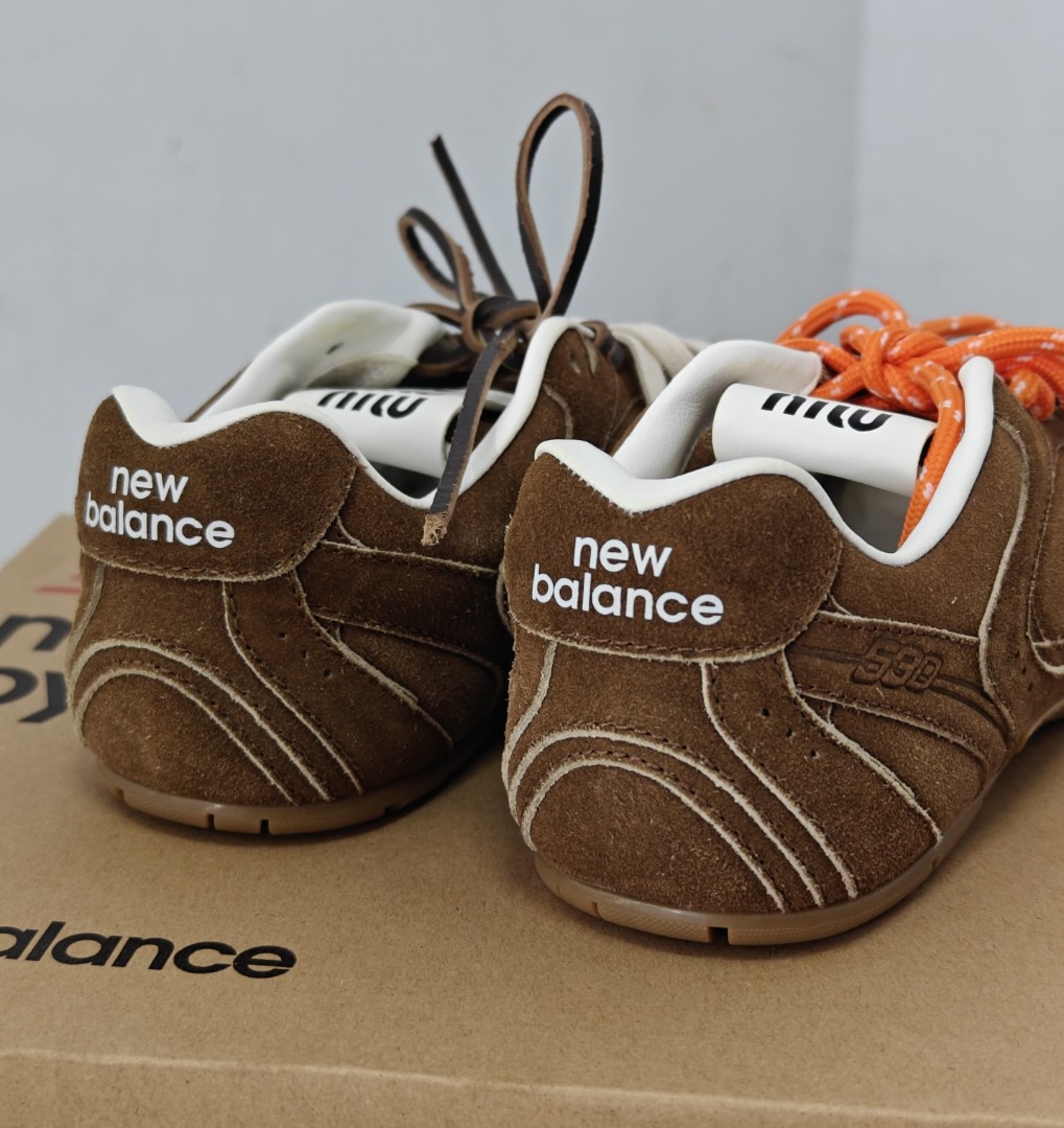 Женские замшевые коричневые кроссовки New Balance Miu Miu