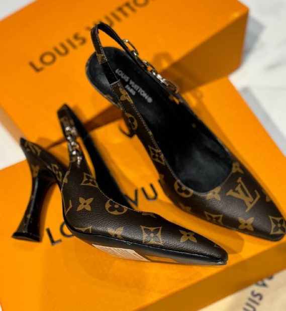 Босоножки Louis Vuitton монограмм