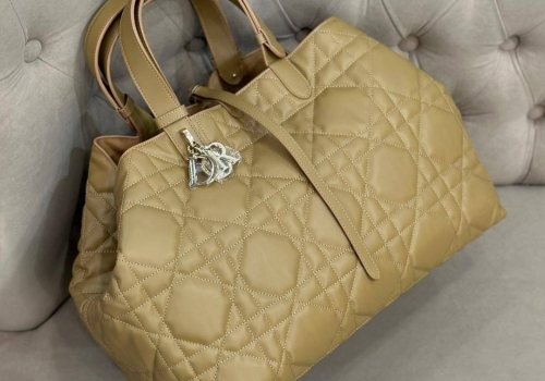 Женская кожаная сумка Christian Dior Toujours бежевая