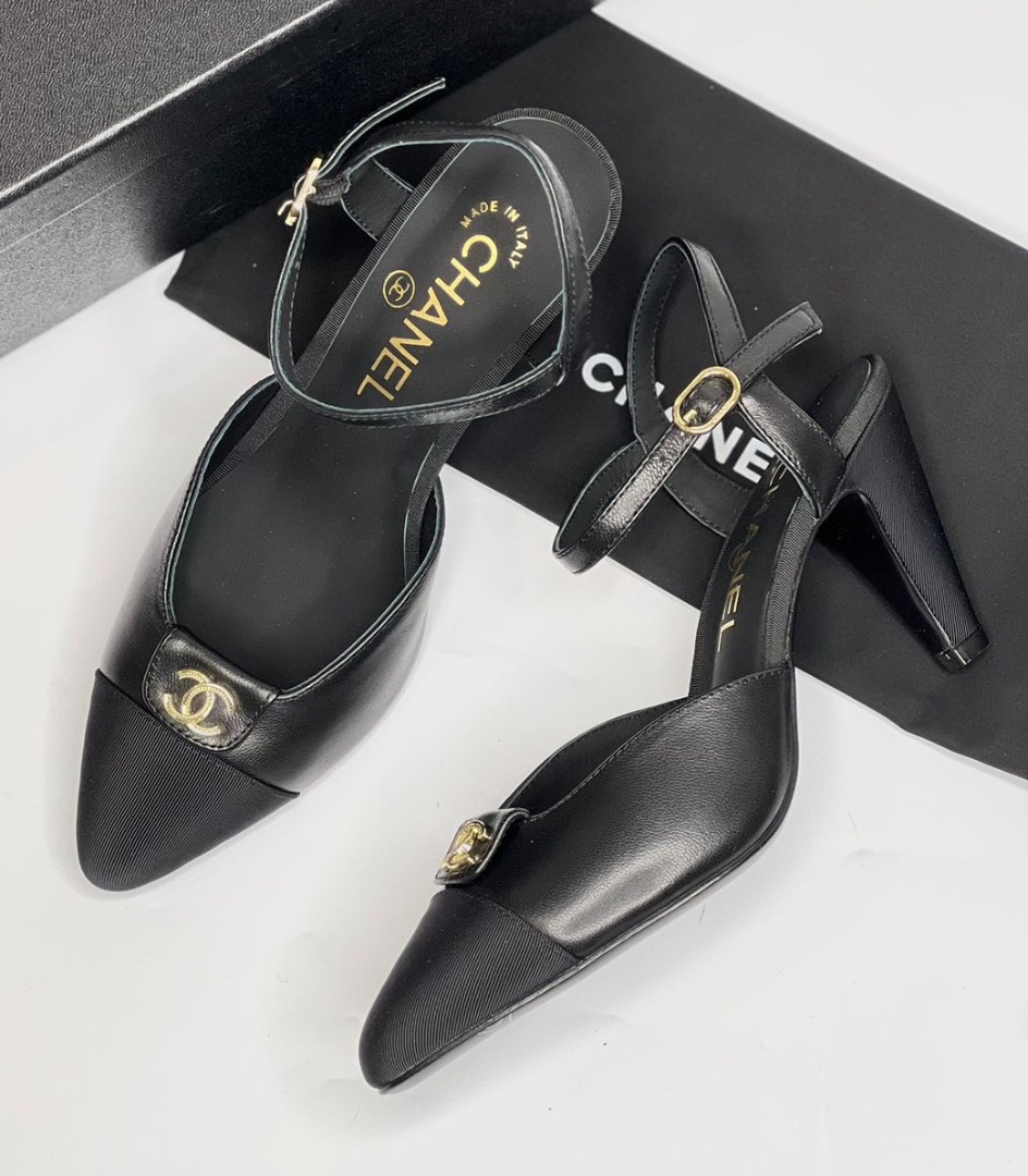 Черные босоножки Chanel кожаные на высоком каблуке