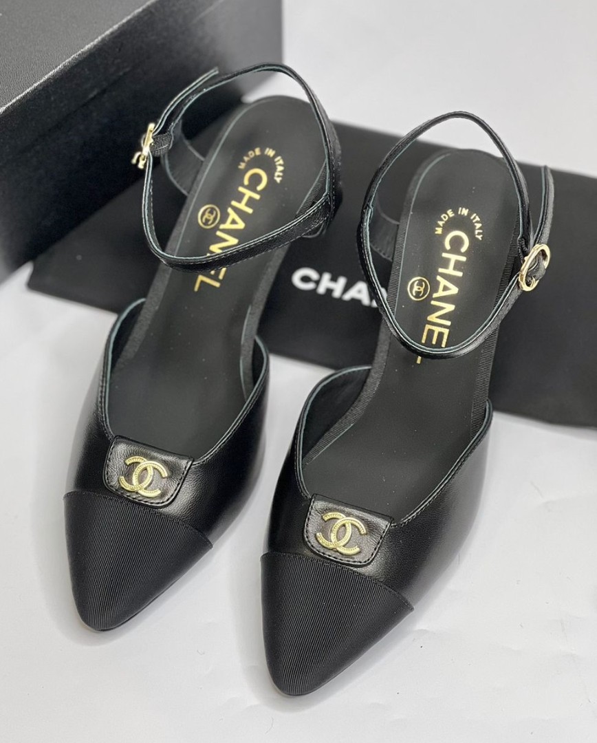 Черные босоножки Chanel кожаные на высоком каблуке