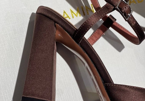 Шоколадные атласные босоножки Amina Muaddi на высоком каблуке