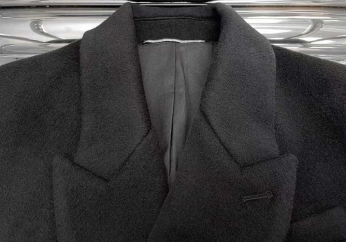 Женское черное пальто Saint Laurent