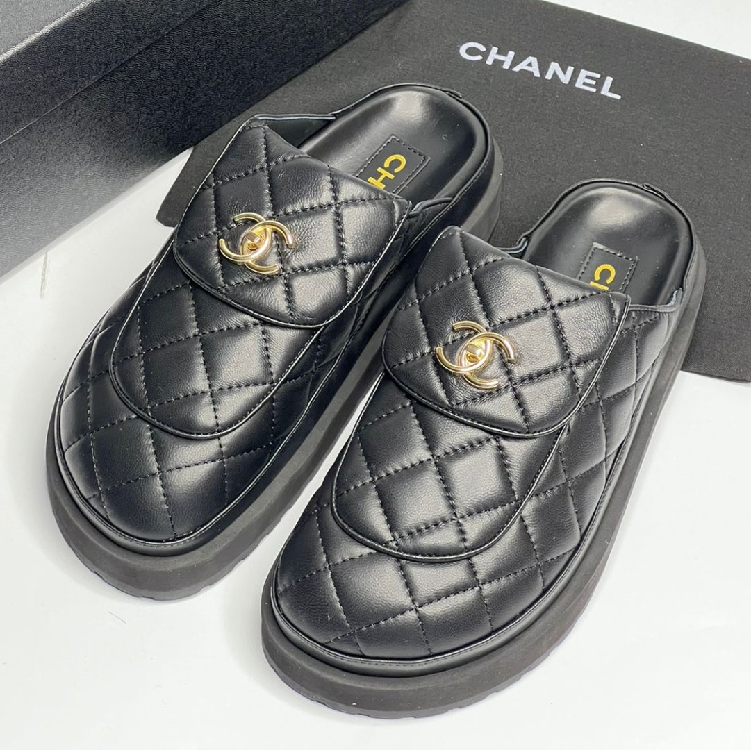Женские кожаные черные мюли Chanel