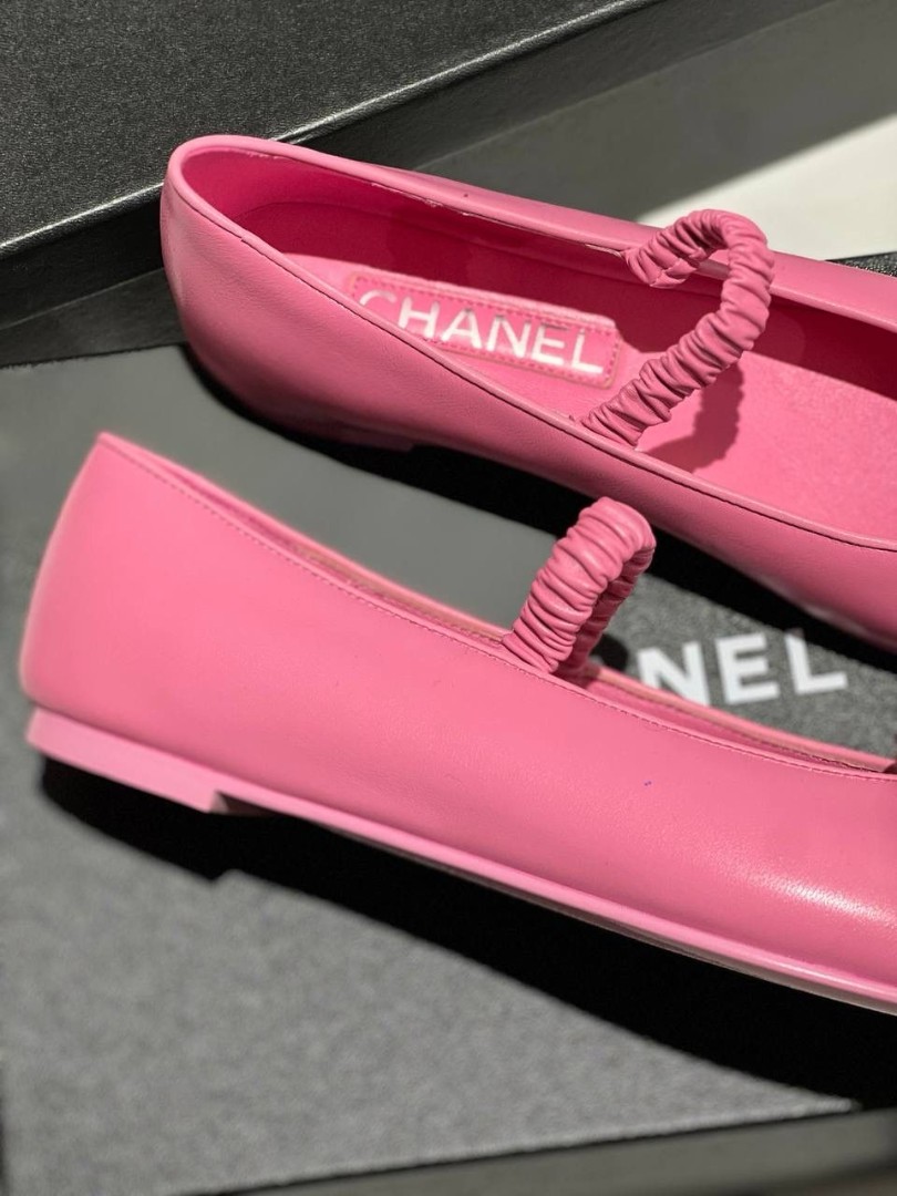 Кожаные розовые балетки Chanel