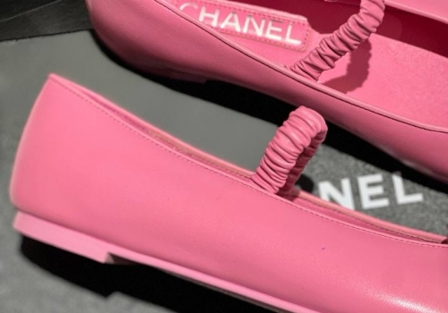 Кожаные розовые балетки Chanel