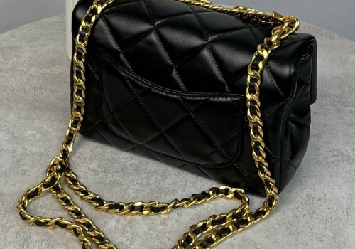 Кожаная черная сумка на цепочке Chanel
