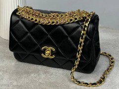 Кожаная черная сумка на цепочке Chanel
