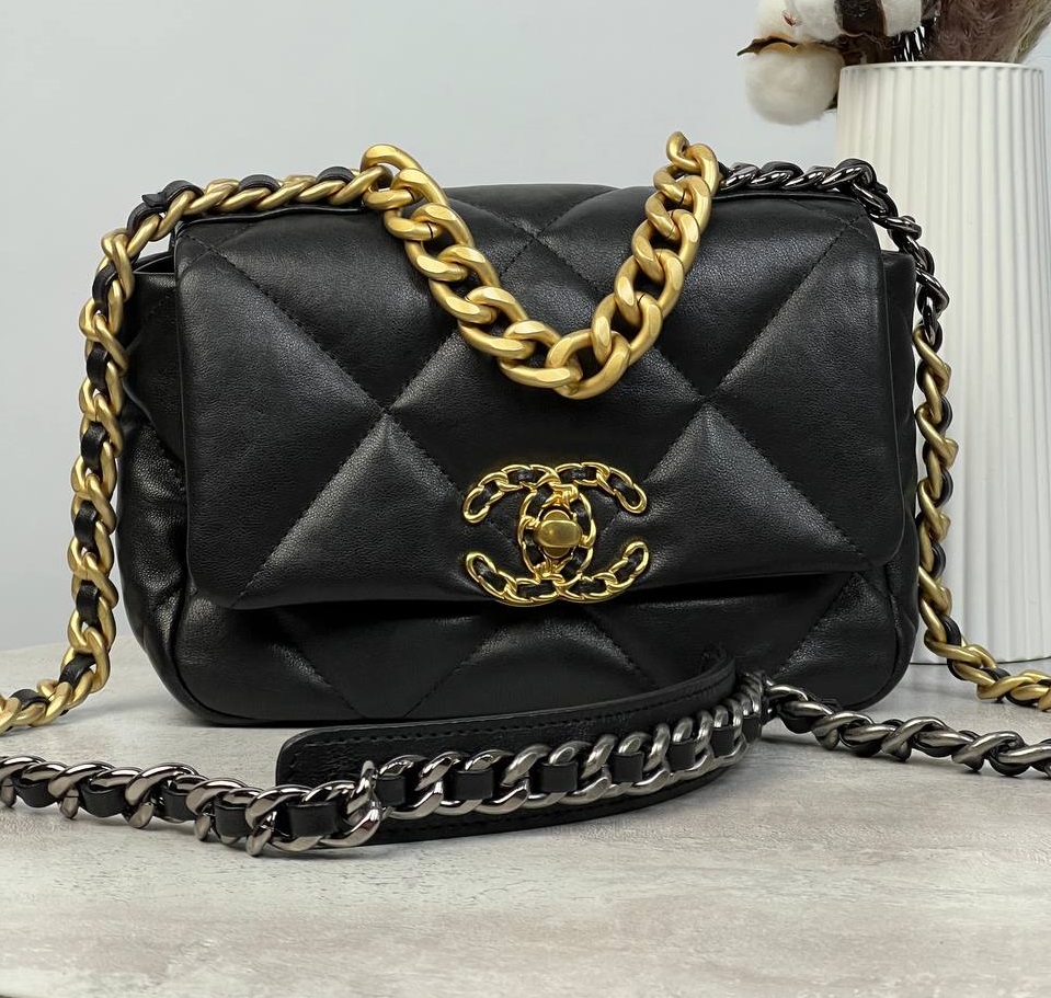 Кожаная сумка Chanel 19 черная 21 cm