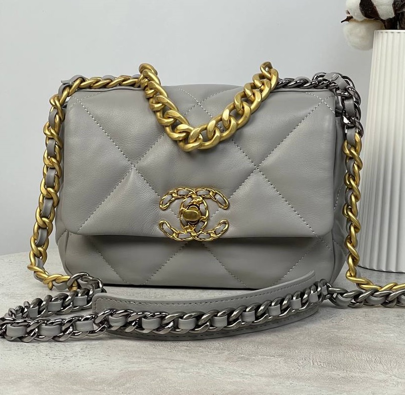 Кожаная сумка Chanel 19 серая 21 cm
