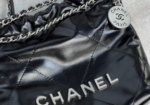 Ченая сумка Chanel 22 Mini