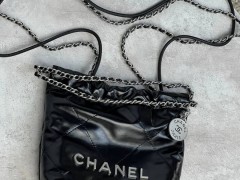 Ченая сумка Chanel 22 Mini