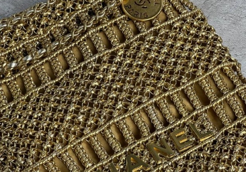 Золотая сумка Chanel 22 Mini