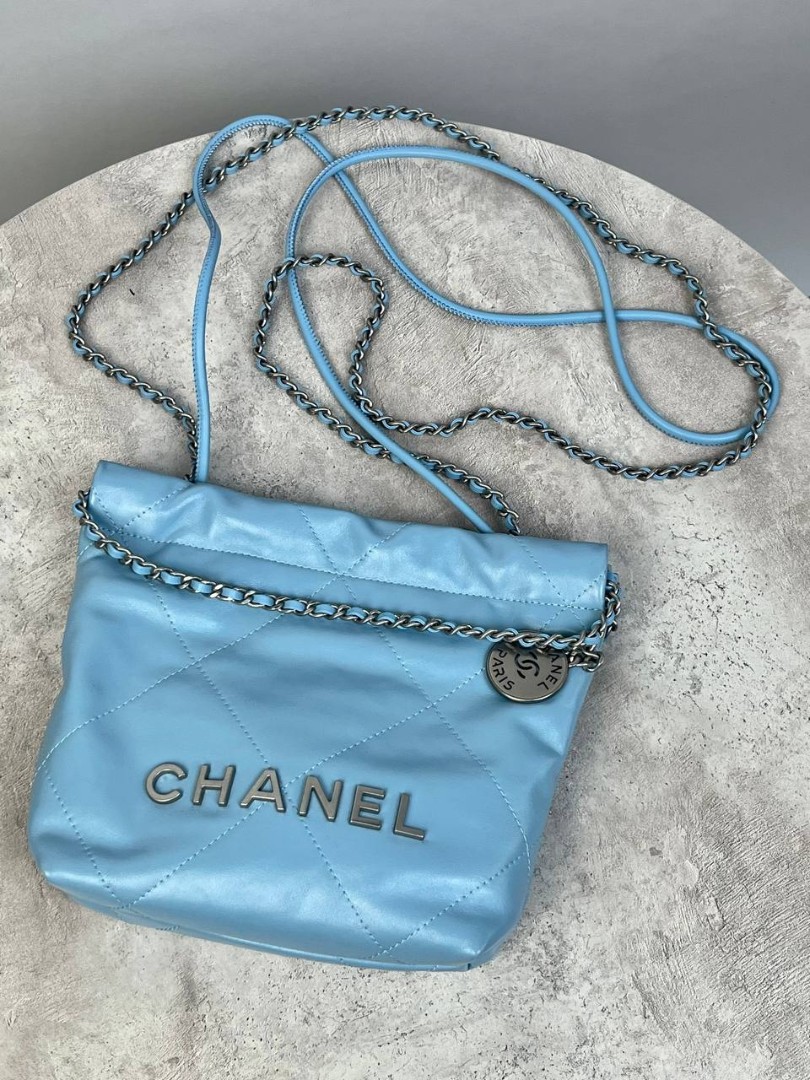 Голубая сумка Chanel 22 Mini