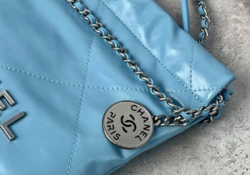 Голубая сумка Chanel 22 Mini