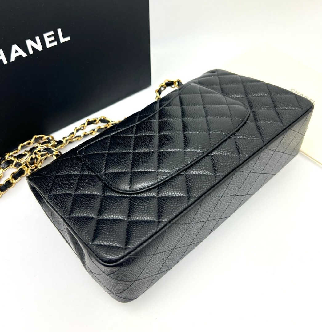 Кожаная черная сумка Chanel 11.12 Medium Classic Flap Bag