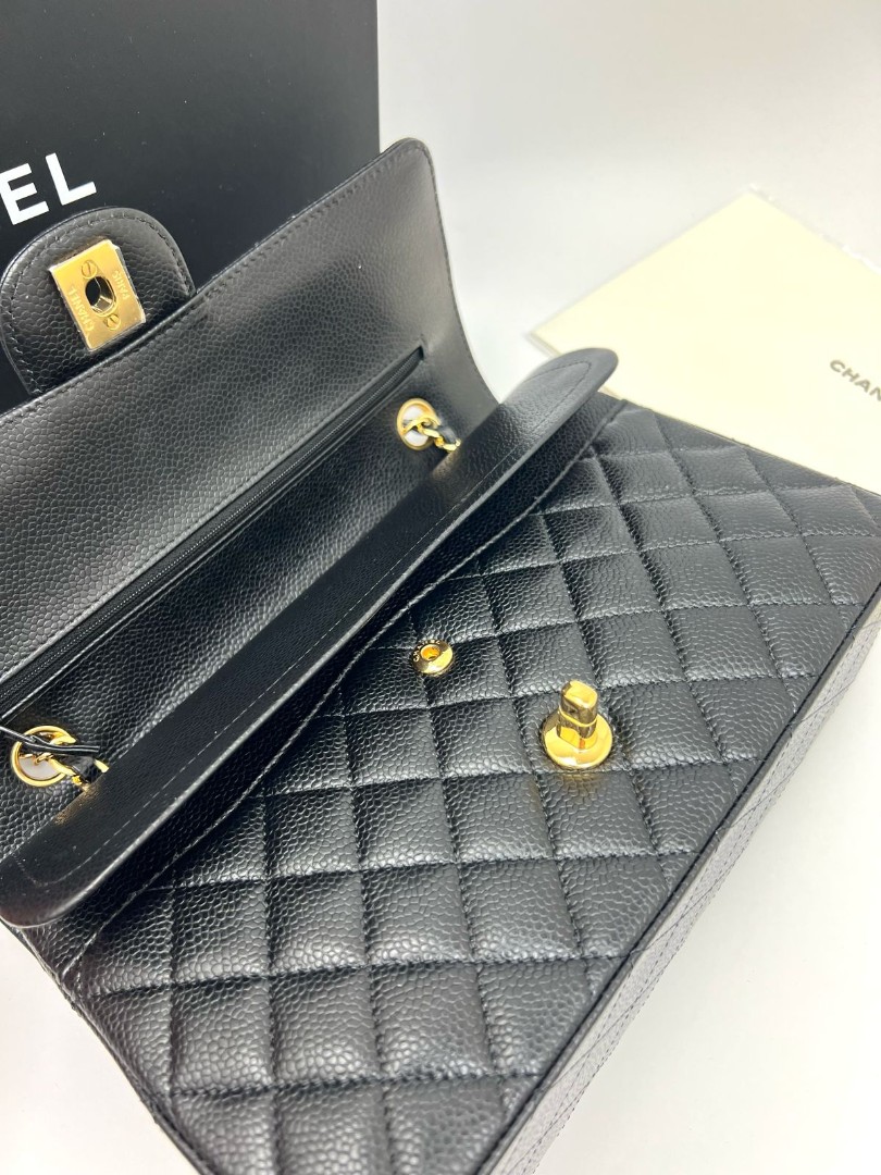 Кожаная черная сумка Chanel 11.12 Medium Classic Flap Bag